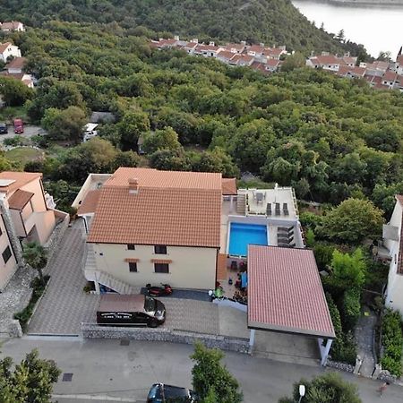 Apartman Dino With Heated Pool Omišalj Exteriör bild