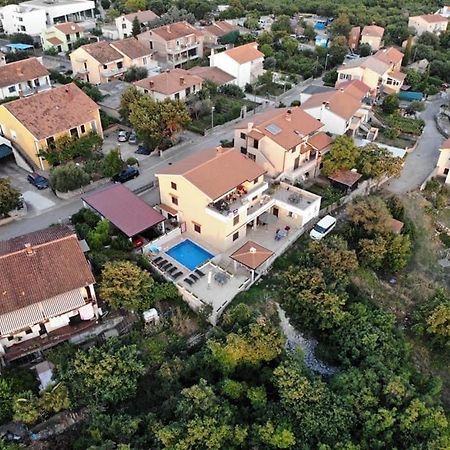 Apartman Dino With Heated Pool Omišalj Exteriör bild