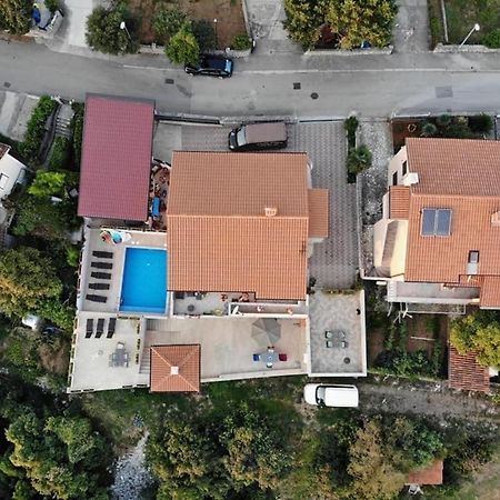 Apartman Dino With Heated Pool Omišalj Exteriör bild