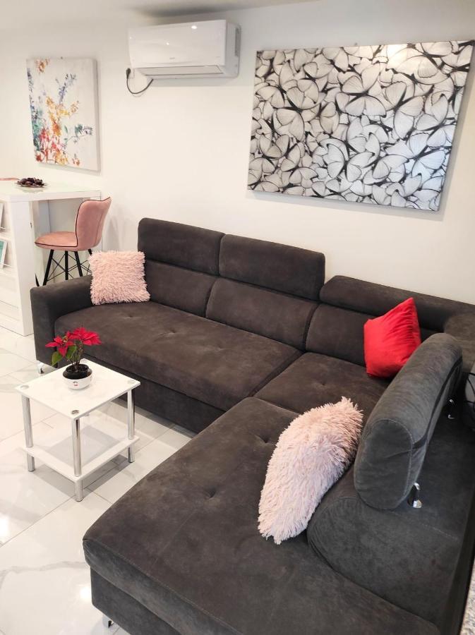 Apartman Dino With Heated Pool Omišalj Exteriör bild
