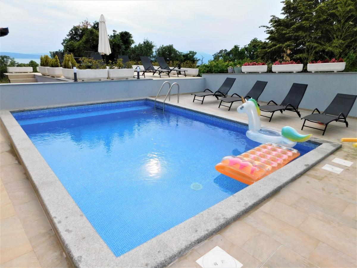Apartman Dino With Heated Pool Omišalj Exteriör bild