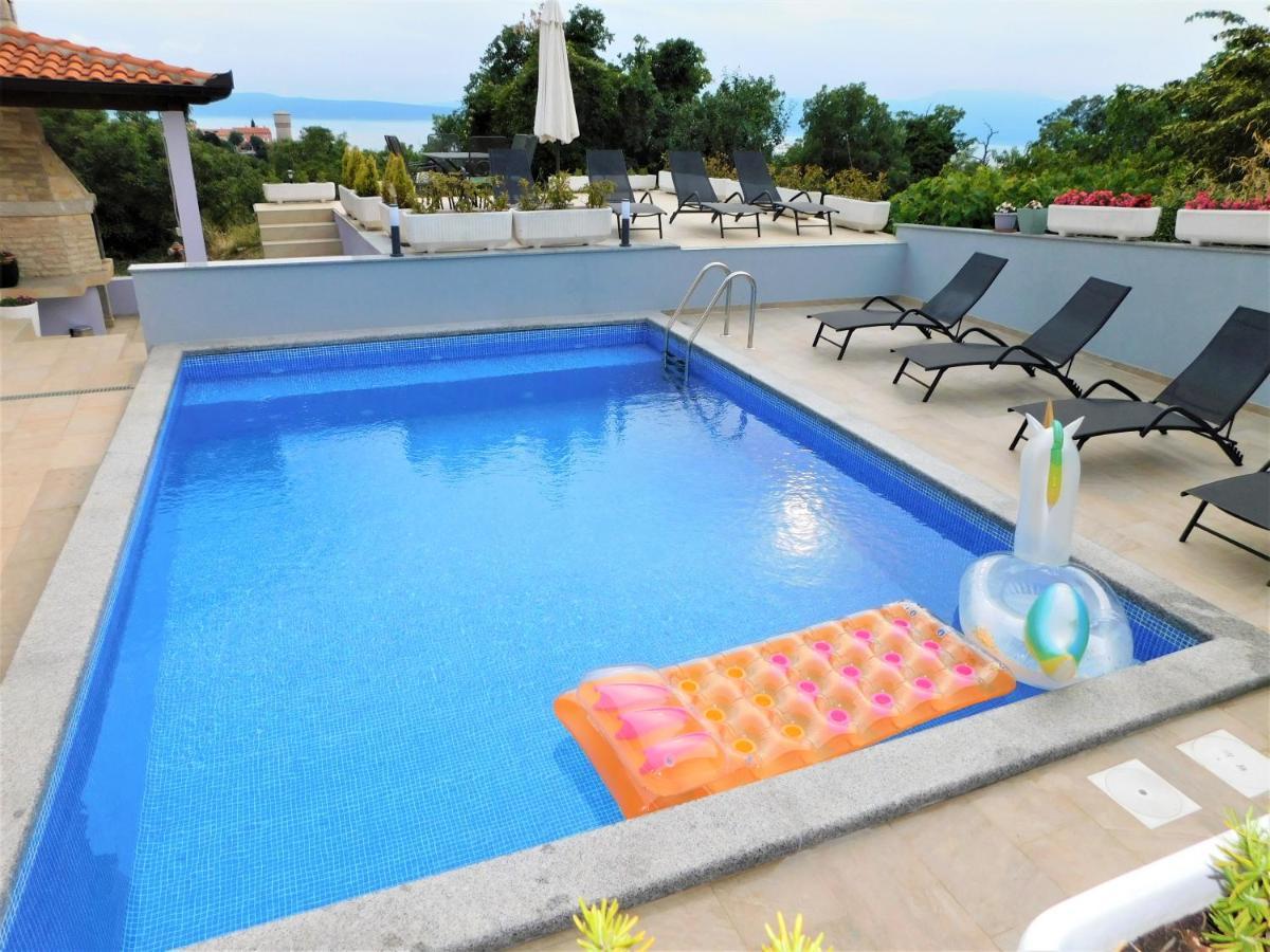 Apartman Dino With Heated Pool Omišalj Exteriör bild
