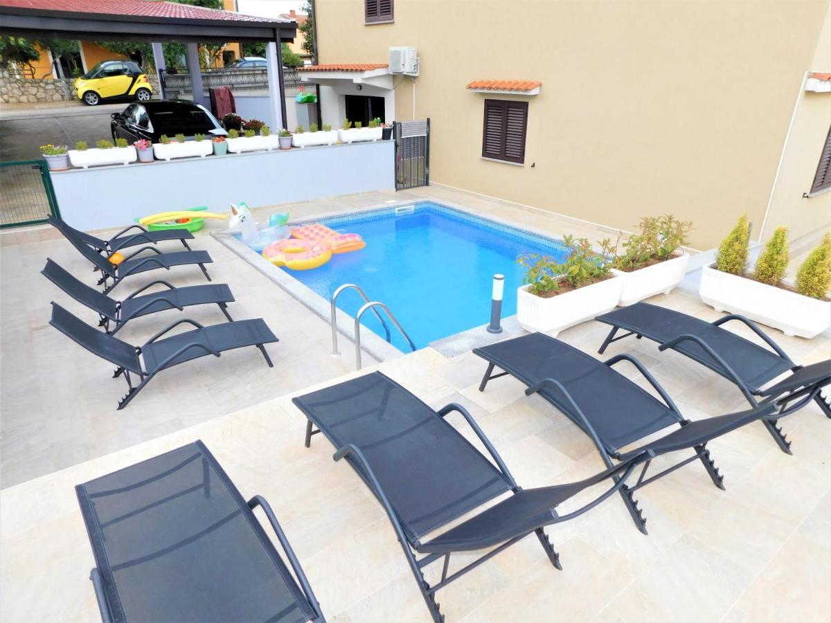 Apartman Dino With Heated Pool Omišalj Exteriör bild