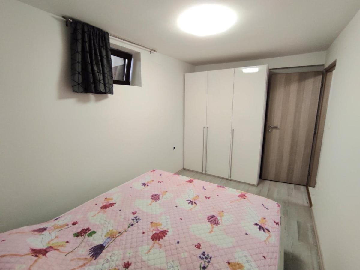 Apartman Dino With Heated Pool Omišalj Exteriör bild