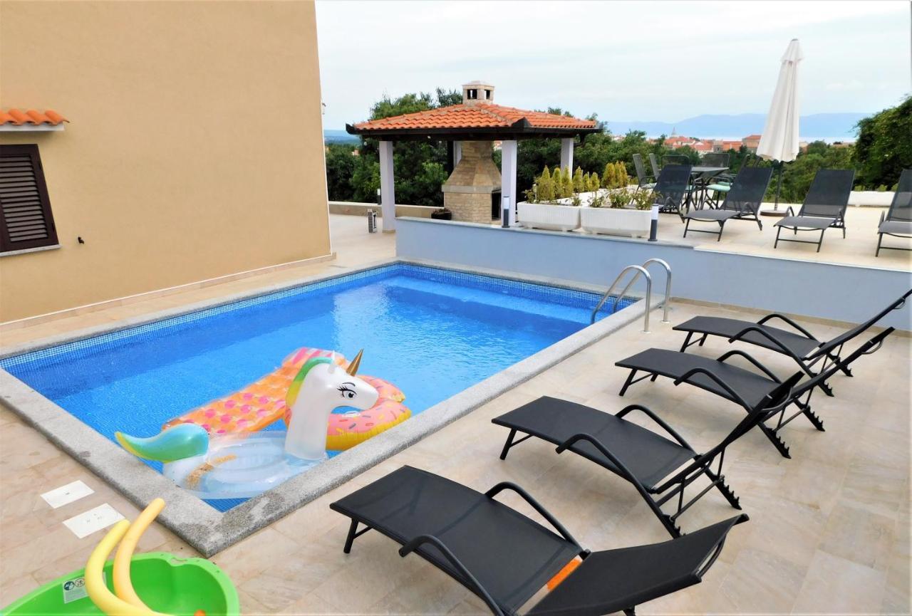 Apartman Dino With Heated Pool Omišalj Exteriör bild