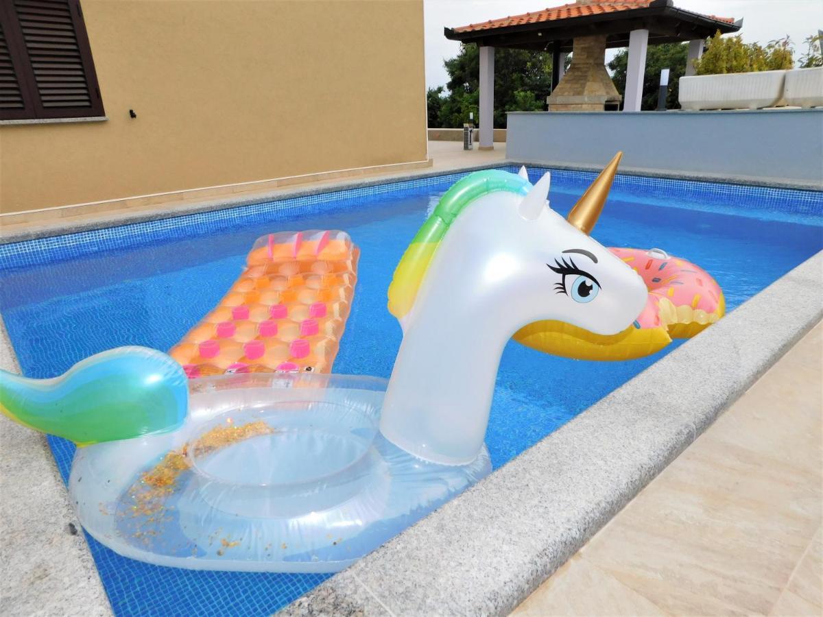 Apartman Dino With Heated Pool Omišalj Exteriör bild