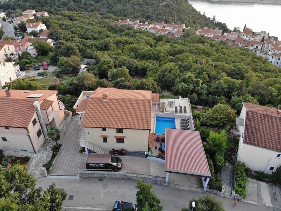 Apartman Dino With Heated Pool Omišalj Exteriör bild