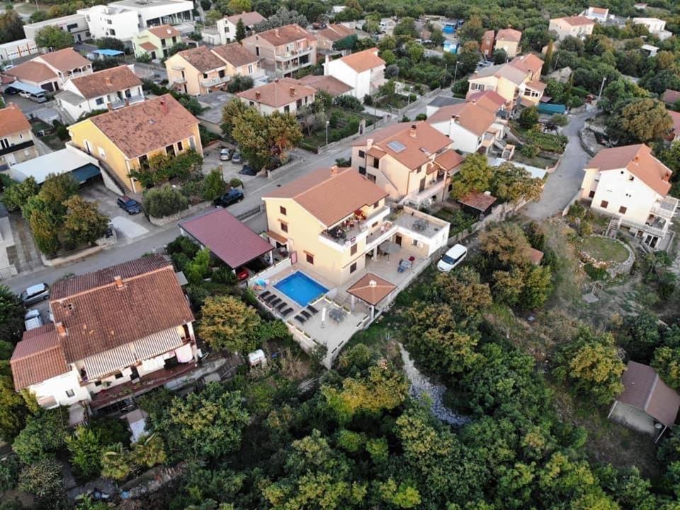 Apartman Dino With Heated Pool Omišalj Exteriör bild