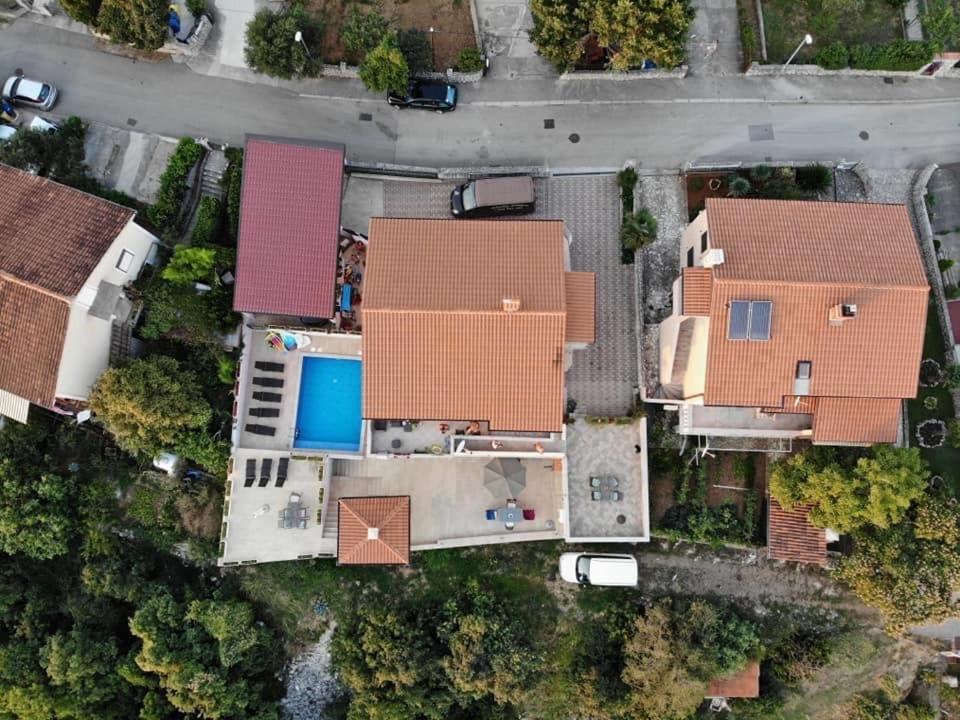 Apartman Dino With Heated Pool Omišalj Exteriör bild