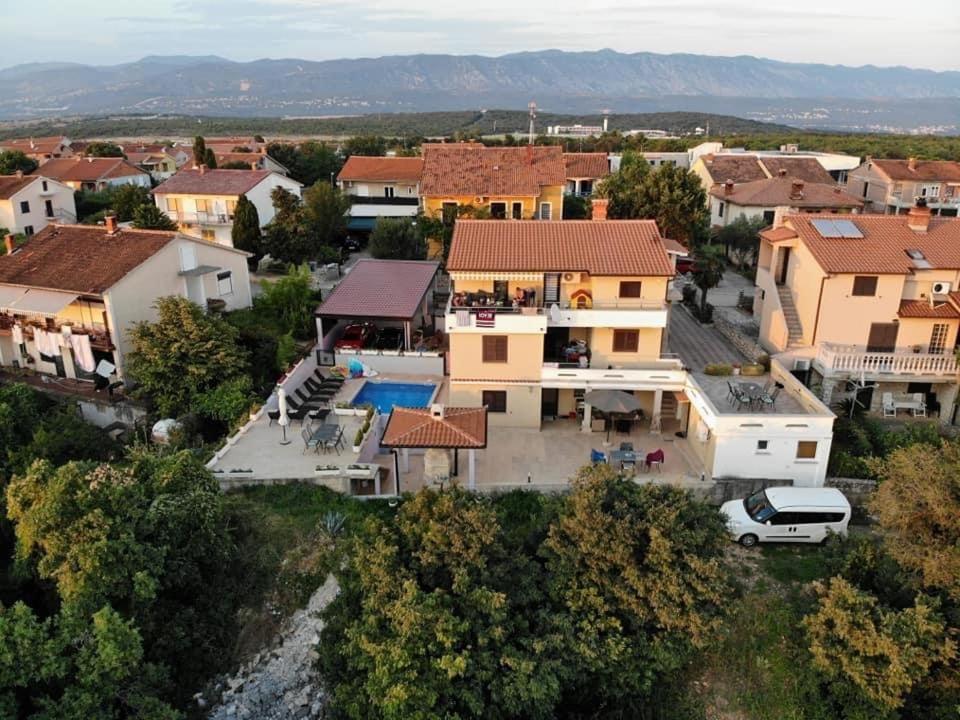 Apartman Dino With Heated Pool Omišalj Exteriör bild